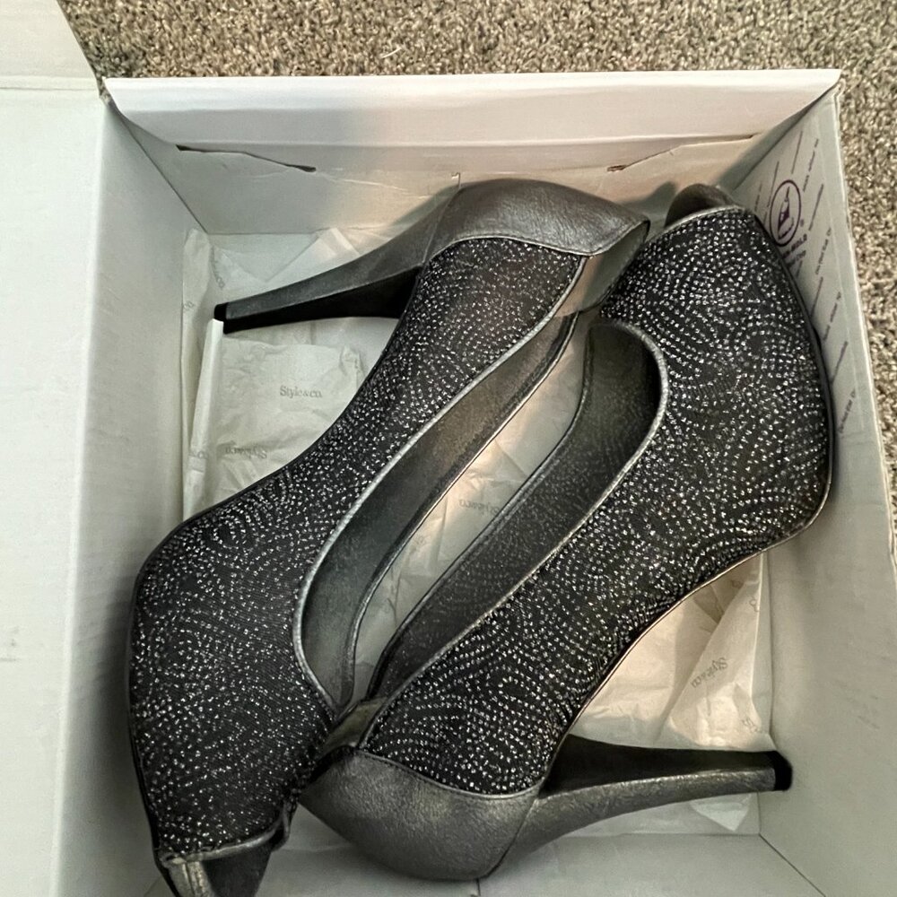Style & Co Pewter Peep Toe Heels SZ 10